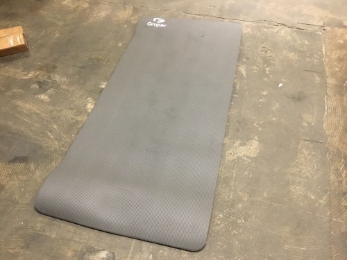 Gruper Floor Mat - E-Comm Return  - Lot 1059