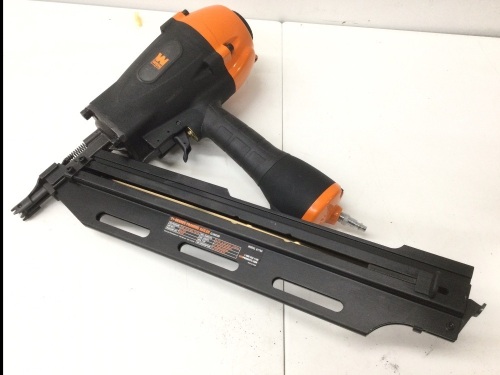 WEN DEGREE PEUMATIC FRAMING NAILER WITH CARRYING CASE,APPEARS NEW - Lot 130