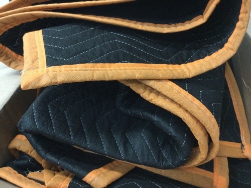 72-Inch by 40-Inch Heavy Duty Padded Moving Blankets, 6-Pack,Appears New - Lot 440