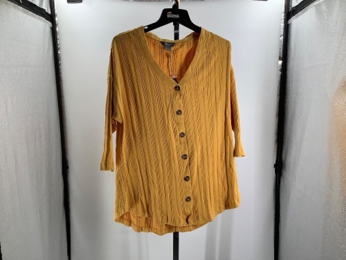 Natural Reflections Women's Shirt, Medium, Appears New - Lot 159