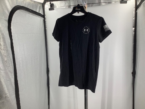 Under Armour Women's Tee, Small, Appears New - Lot 165