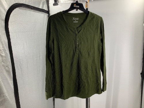 Natural Reflections Women's Shirt, Medium, Appears New - Lot 193