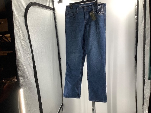 Natural Reflections Women's Pants, 8, Appears New - Lot 199