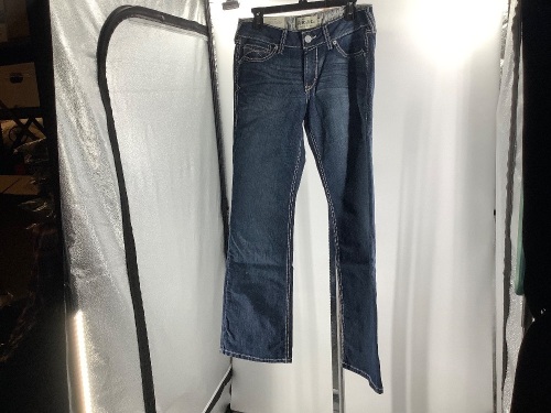 Ariat Arrow Fit Mid Rise Boot Cut Jean's, 30R, Appears New - Lot 384