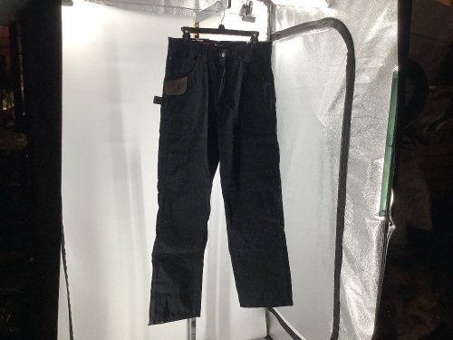 Wrangler Riggs Workwear, 32x32, Dirty, Ecommerce Return - Lot 390
