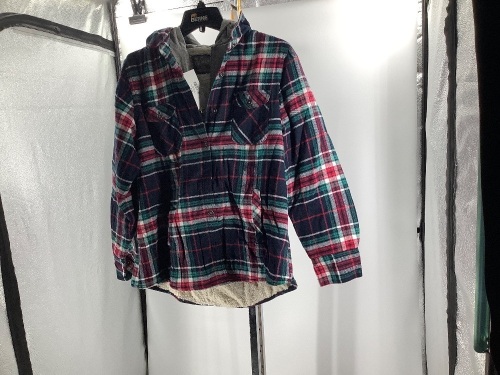Natural Reflections Women's Flannel, Large, Appears New - Lot 395
