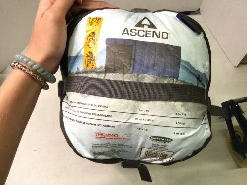 Ascend 30" Rectangular Sleeping Bag, Ecommerce Return - Lot 443