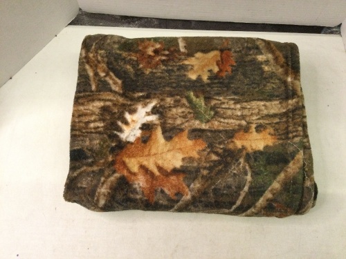 Fleece Throw Blanket, Ecommerce Return - Lot 490