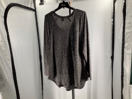 Natural Reflections, Charcoal Sandstone Waffle, Long Sleeve, XL, Appears New - Lot 577