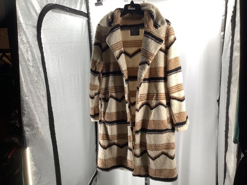 Natural Reflections, Womens Caradagain, Large, Appears New - Lot 578