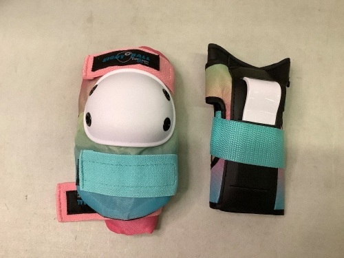 Lot of (2) Girls Skating Protective Equipment, Ecommerce Return - Lot 660