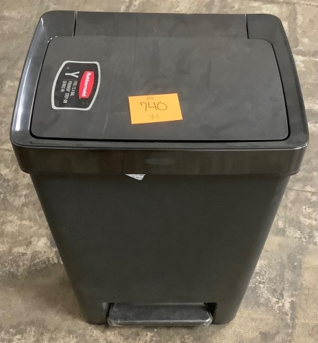 Rubbermaid Premier Series III Step-On Trash Can - Lot 740