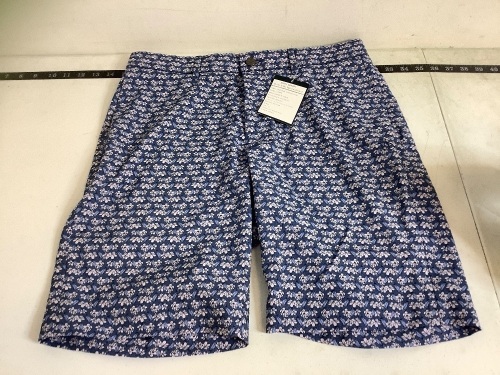 Perry Ellis Golf Shorts, 32, New - Lot 126
