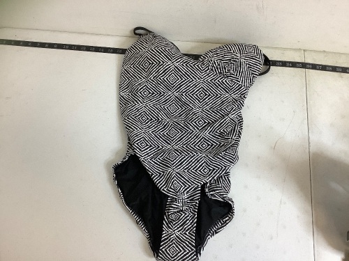 Calia Ladies Swimsuit, 14, Appears New - Lot 177