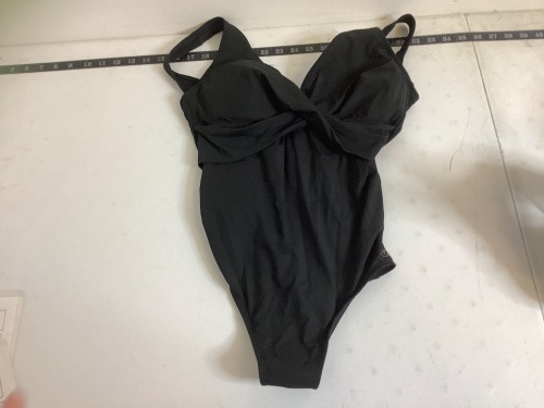 Calia Ladies Swimsuit, 6, Appears New - Lot 219