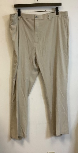 Callaway Men's Golf Pants, Size 44x30, Appears New - Lot 221