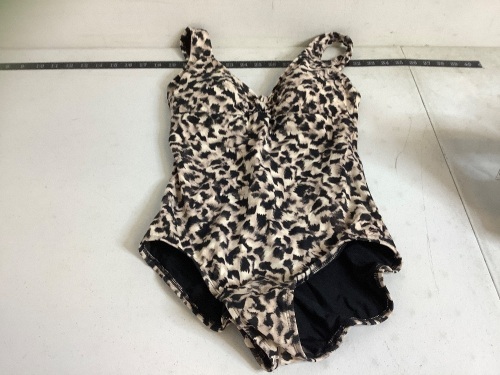 Calla Ladies Swimsuit, 6, Appears New - Lot 256