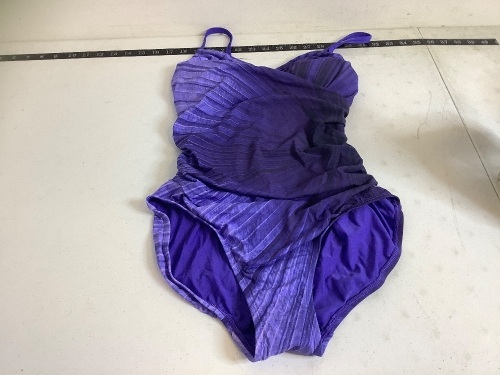 Calla Ladies Swimsuit, 8, Appears New - Lot 262
