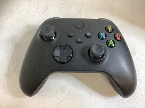 Xbox Controller, Untested, E-Commerce Return - Lot 575