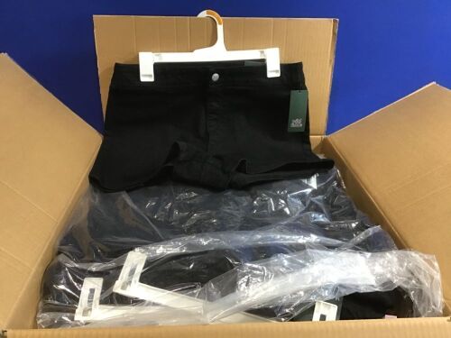 Case of (12) Wild Fable Highest Rise Mom Shorts, Size: 14 - Lot 449