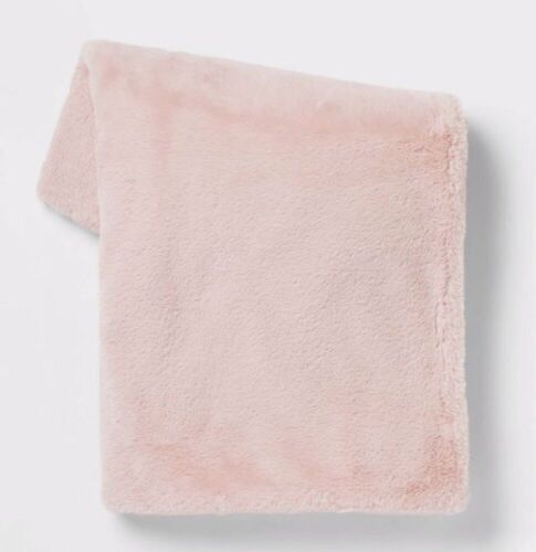 Case of (4) Faux Rabbit Fur Throw Blankets - Lot 952