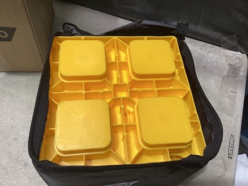 Lot of Leveling Plates - Lot 874