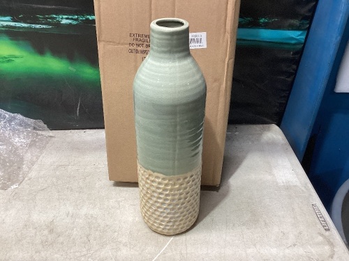 A Decorative Vase - Lot 1015