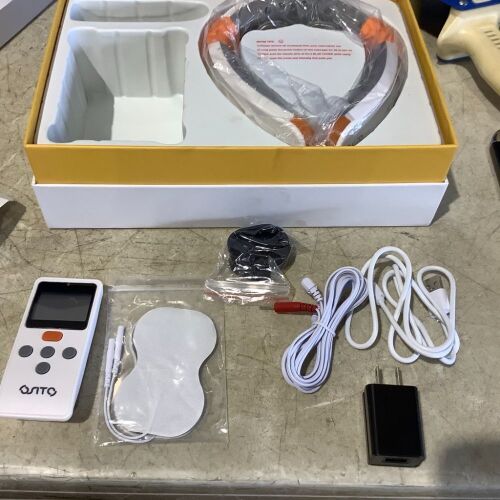 Osito Neck Massager with Heat  - Lot 388
