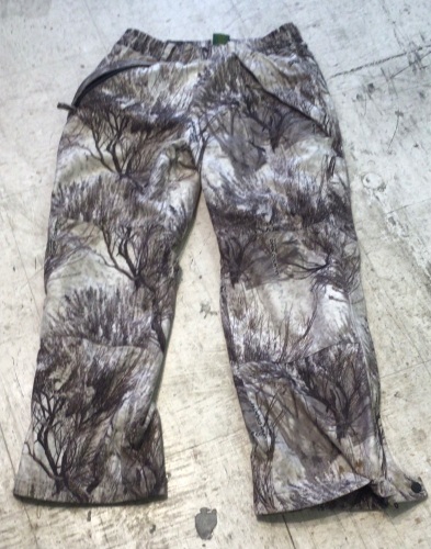 Camo Pants, Size M, E-Commerce Return, Zipper on Leg not working - Lot 194