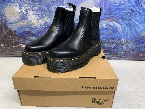 Dr. Martens 2976 Quad Chelsea Boots, Mens 5, Womens 6 - Appear New  - Lot 261