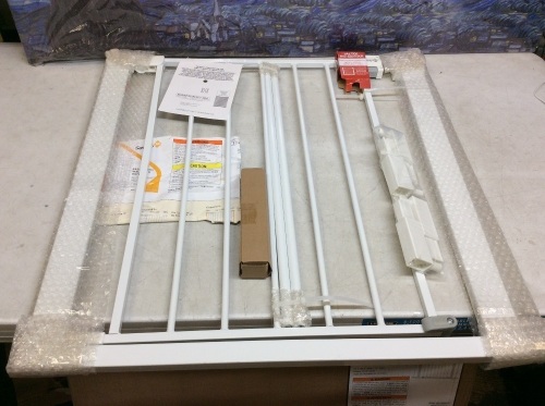 Safety 1st Easy Install Walk Through Baby Gate, White - Appears New  - Lot 318