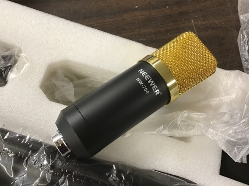 Neewer Broadcast Recording Microphone - E-Comm Return, Appears New  - Lot 396