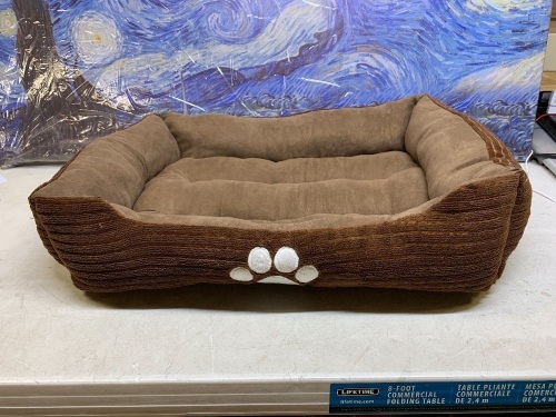 HappyCare Textiles Dog Bed - E-Comm Return, Appears New  - Lot 1006