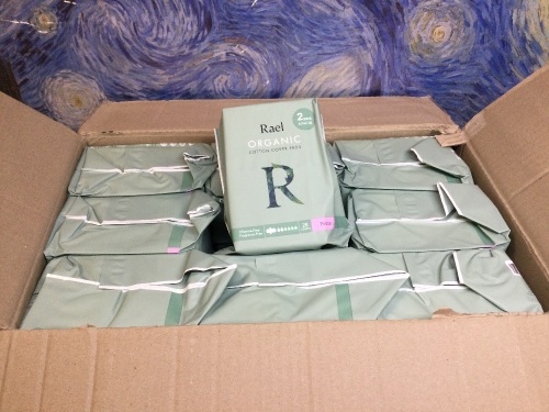 Case of Rael Organic Cotton Cover Pads, Petite, 27 Packs of 28 - New - Lot 1076
