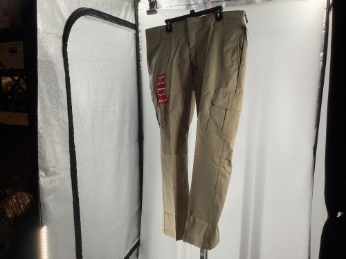 Dickies, Cargo Pant, Regular Fit, 40x30, Appears New  - Lot 273