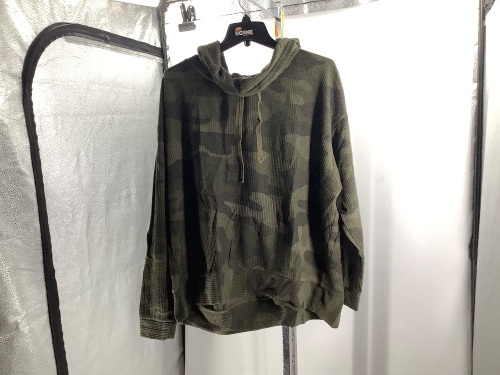 Natural Reflections, 2x, Camo Hoodie, Appears New