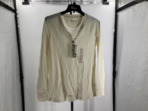 Natural reflections, Pristine solid, Thermal henley, Medium, Appears New - Lot 346