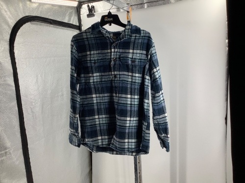 Red Head Men's Flannel, Medium, Appears New - Lot 394