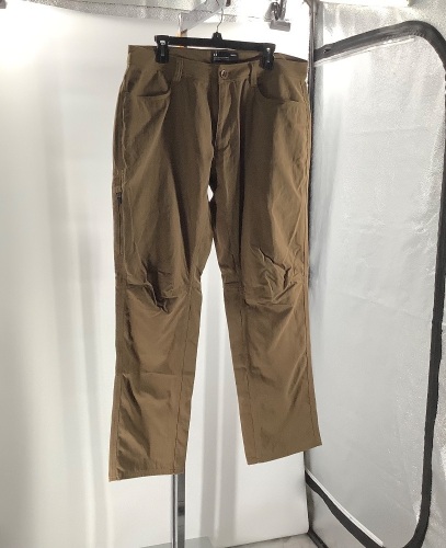 Under Armour Men's Pants, 38x32, Appears New - Lot 569