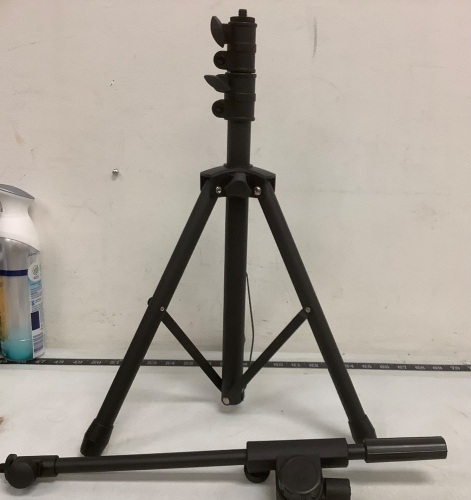 Gleam Microphone Stand, Appears New - Lot 460