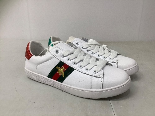 Tennis Shoes, EU Size 39, Appears New - Lot 477