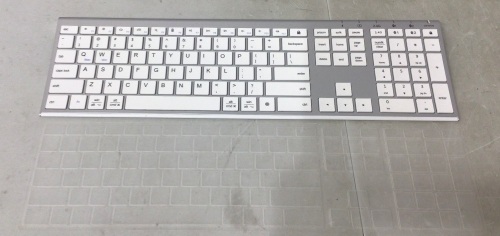 Rechargeable Wireless Keyboard, Power Up, Appears new - Lot 664
