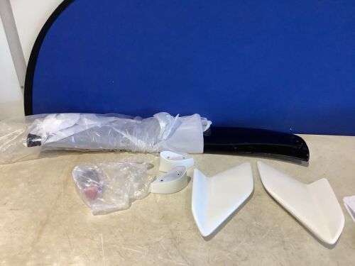 2017-2018 Honda Civic 5DR TYPE-R Spoiler - Missing Hardware  - Lot 406