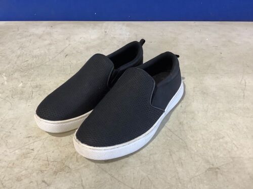 Natural Reflections Slip-On Shoes, Size 8 - Lot 1165