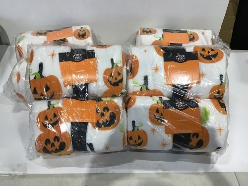 Lot of (8) Hyde and Eek! Jack o Lantern Pumpkin Throw Blanket NWT - Lot 623