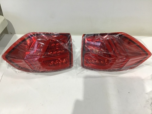 Set of Headilghts, Uknown Fit - Lot 582