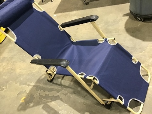 Patio Chair with Head Pillow - Lot 572