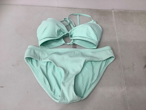 Calia Womens 2 Pc Swimsuit, M, Appears new, Retail 90.00 - Lot 237