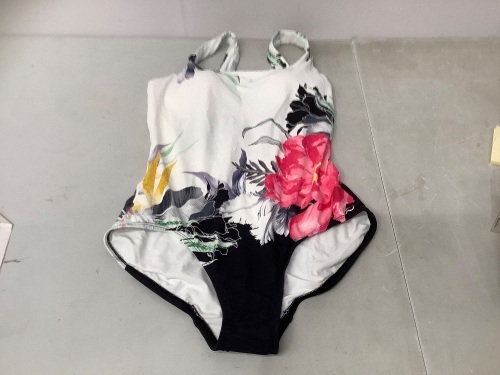 Calia Womens Swimsuit, 4, Appears new, Retail 75.00 - Lot 503