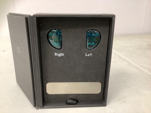 Earbuds, Appears New - Lot 440